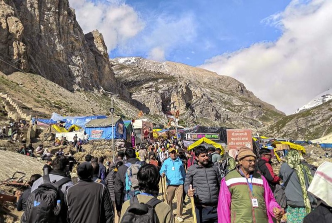Image from: 5,794 pilgrims leave Jammu for Amarnath shrine
