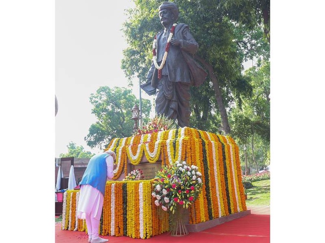 Image from: "May Mahatma Phule's ideals continue to give strength and hope," says PM Modi after paying tribute at Parliament complex