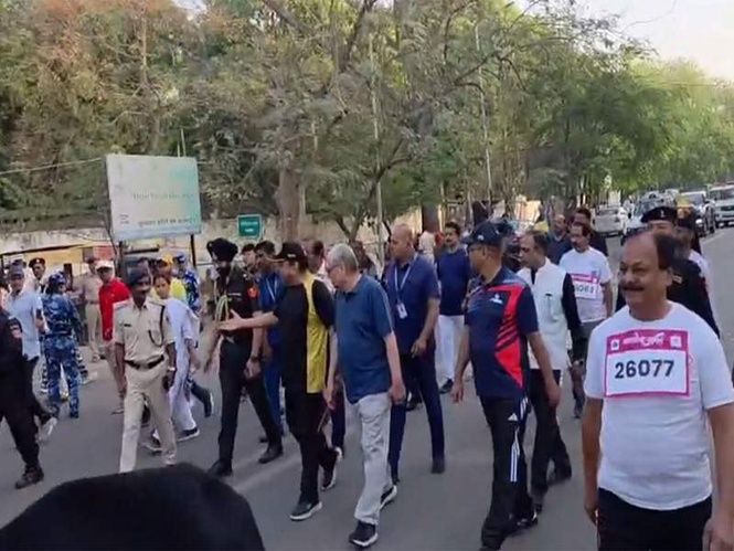 Image from: Bihar Governor, DGP participates in 'Raftaar-e-Sukoon' marathon for senior citizens