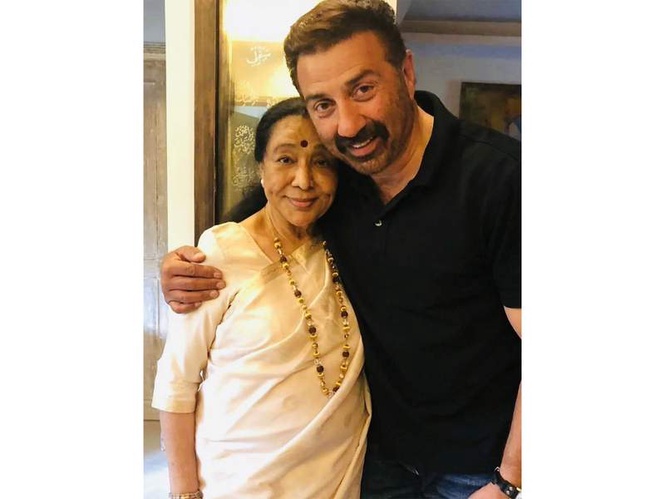Image from: "Asha Ji, her voice will always stay with us": Sunny Deol pays tribute to singer after her demise