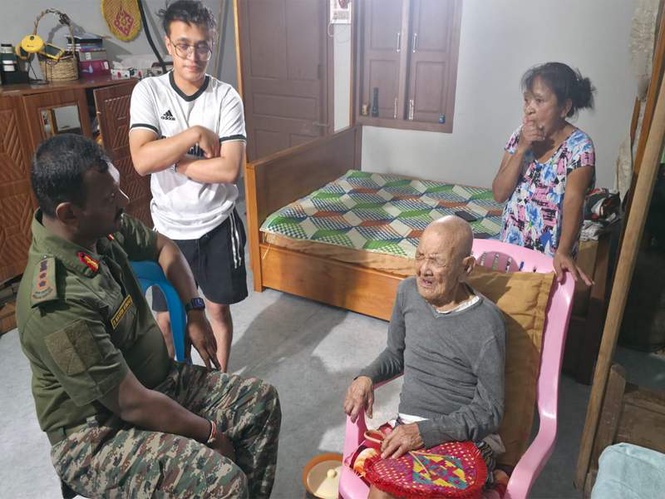Image from: Manipur: Assam Rifles honours 104-year-old World War II veteran in Moreh
