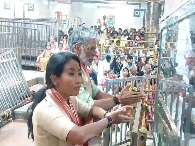 Image from: Milind Soman, Ankita Konwar offer prayers at Mahakaleshwar Temple in Ujjain