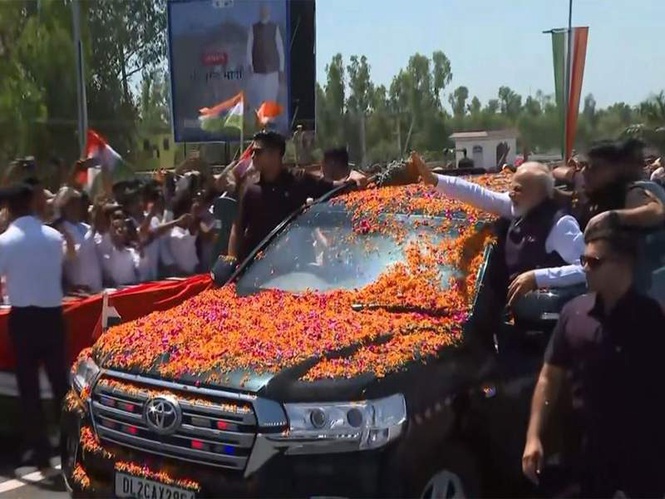 Image from: PM Modi holds roadshow in Dehradun ahead of Delhi-Dehradun Economic Corridor inauguration