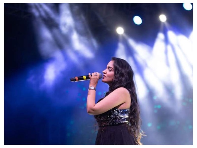 Image from: Asees Kaur drops new Punjabi song 'Khalsa Sajaya' on Baisakhi