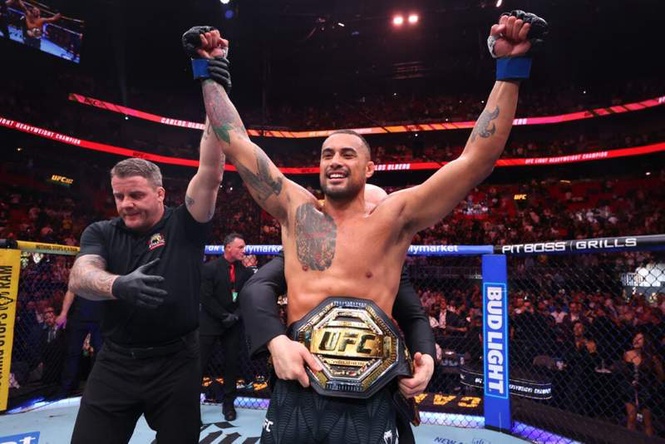 Image from: Carlos Ulberg opens up on preferred rival after UFC 327 title win