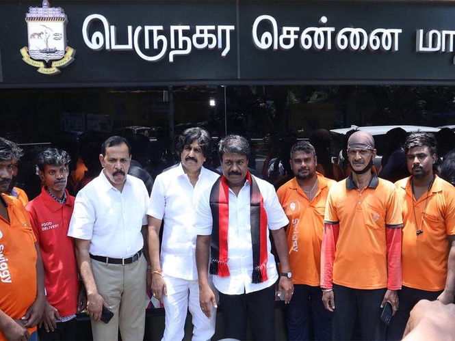 Image from: Tamil Nadu polls: DMK's Chittrarasu slams BJP leaders as 'election visitors', interacts with gig workers, pledges welfare expansion