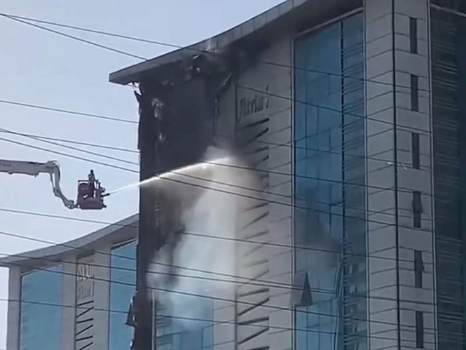 Image from: Gujarat: Fire breaks out in building in Vadodara's Gotri area, dousing ops underway