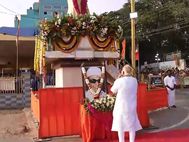 Image from: TN: PM Modi pays tribute to former CMs MGR, Annadurai during Kanniyakumari roadshow