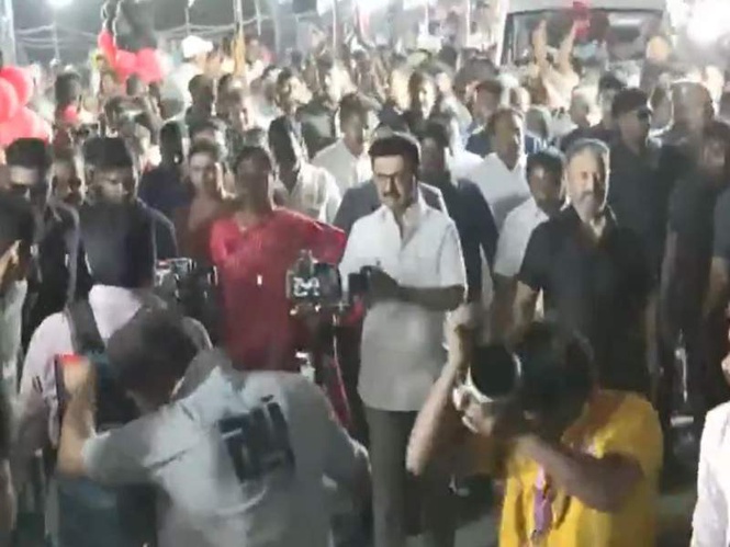 Image from: Tamil Nadu polls: Stalin, Kamal Haasan, Premalatha Vijayakanth hold roadshow in Salem