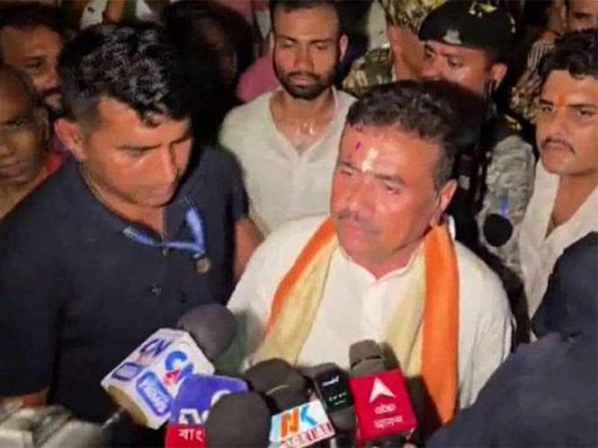 Image from: BJP's Suvendu Adhikari loses cool after TMC workers disrupt roadshow in Howrah