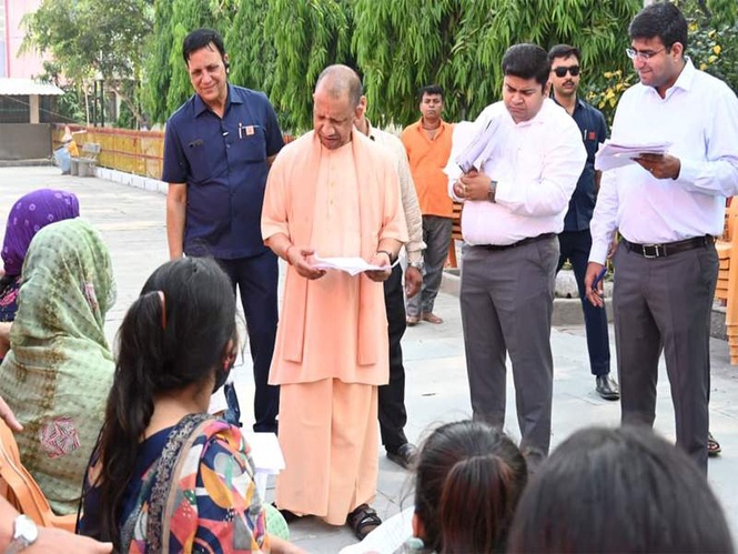 Image from: 'Do not panic': CM Yogi Adityanath promises Ayushman card, financial aid to Shravasti woman for child's treatment in Gorakhpur