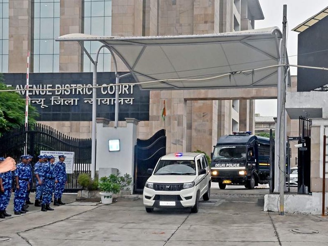 Image from: RHFL, RCFL bank fraud money laundering case: Court sends two former Reliance executives to ED custody for 5 days