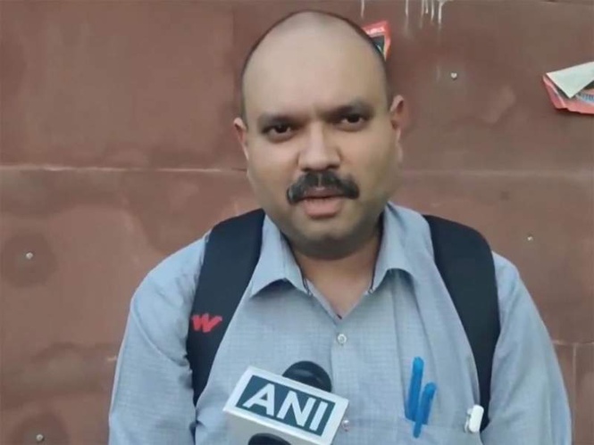 Image from: High Court has directed registration of FIR against Rahul Gandhi: Petitioner Vignesh Shishir on dual citizenship case