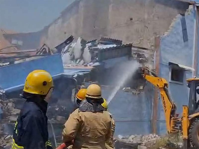 Image from: Tamil Nadu: Fire breaks out Vijayalakshmi Warehouse in Thoothukudi
