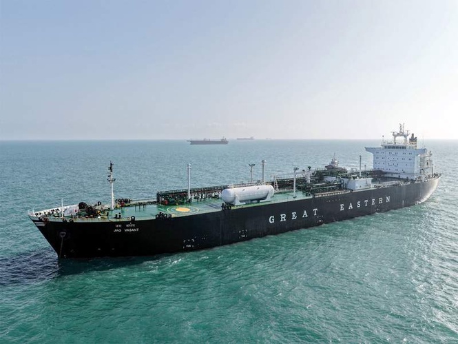 Image from: Hormuz "safety valve" snaps shut: Iran reimposes blockade, fires on tankers