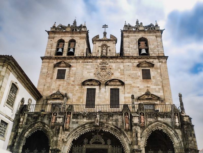Image from: In Portugal, this magnificient cathedral dating back to the 11th century is the oldest in the country