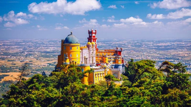 Image from: The 6 most beautiful Portuguese castles to explore, true architectural gems and timeless guardians