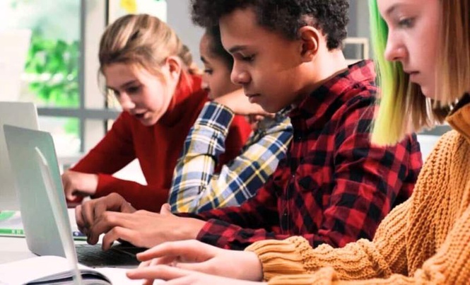 Image from: In 2009, Sweden Replaced Textbooks with Laptops: 15 Years Later, It’s Spending $120M to Bring Paper Back