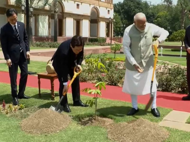 Image from: PM Modi holds bilateral meeting with South Korean President Lee at Hyderabad House