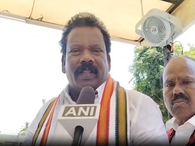 Image from: Tamil Nadu Congress President K Selvaperunthagai slams BJP, AIADMK for IT raids at his residence