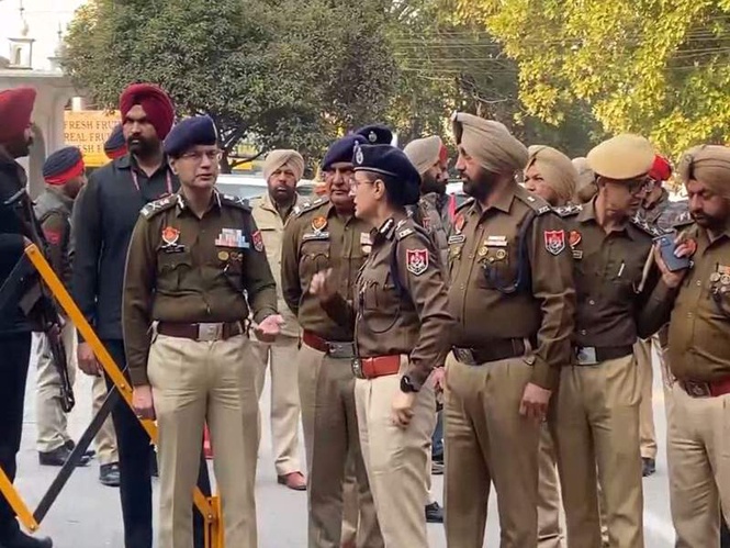 Image from: Punjab Police arrests 4 linked to foreign-based narcotics, arms module; seizes 9.9kg heroin, two pistols