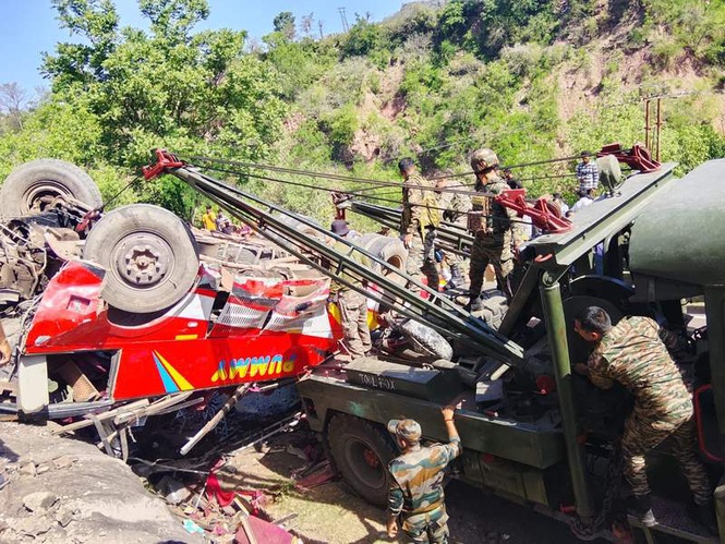 Image from: J-K: Army leads swift rescue after bus tragedy in Ramnagar