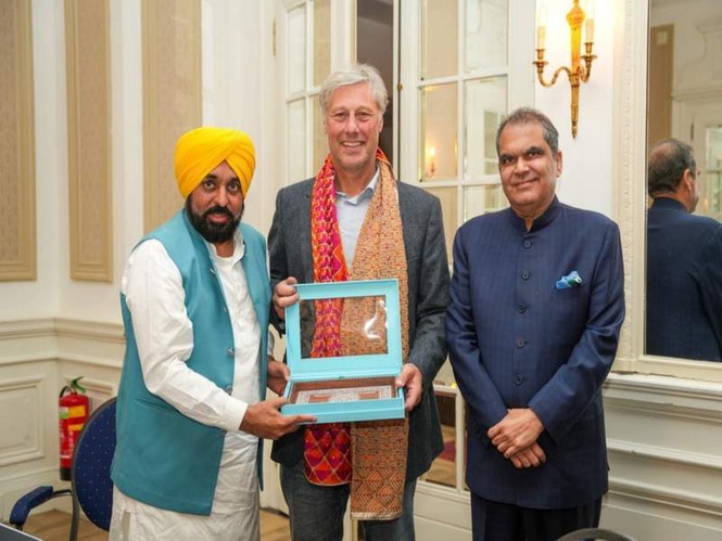Image from: Bhagwant Mann meets Dutch legend Floris Jan Bovelander in Netherlands