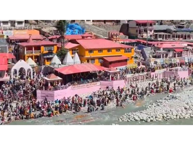 Image from: Uttarkashi DM seeks explanation from CMO over lack of first-aid facilities at Yamunotri Dham; surge of pilgrims continues across Char Dham sites