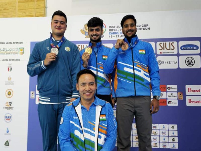 Image from: Shiva Narwal and Chirag Sharma win gold and bronze 10m Air Pistol, Panaah wins silver in 10m Air Rifle