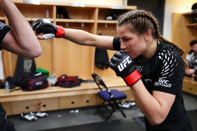 Image from: Jasmine Jasudavicius responds to talk of fighting at UFC Winnipeg with banned item in her mouth