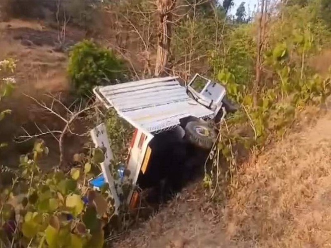 Image from: Gujarat: 8 dead, over 40 injured after pickup vehicle overturns in Valsad; PM Modi condoles deaths