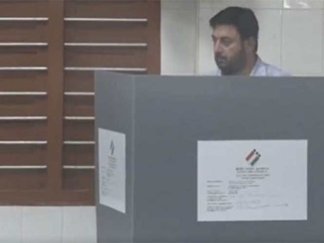 Image from: Tamil Nadu Polls: Arivind Swamy casts vote at polling vote in Chennai