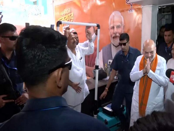 Image from: Union Minister Amit Shah holds BJP meeting in Kolkata office ahead of Bengal polls phase 2