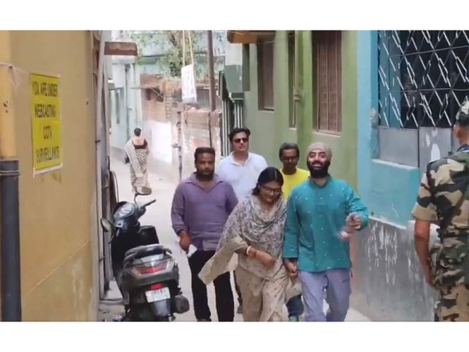 Image from: West Bengal Polls 2026: Arijit Singh casts vote with wife in Murshidabad