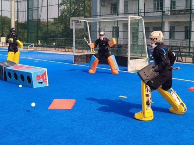 Image from: Veteran hockey coach conducting special goalkeeping camp for Indian women's team