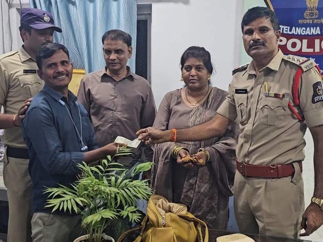 Image from: Telangana: Saifabad Police and honest auto driver recover lost gold in one hour