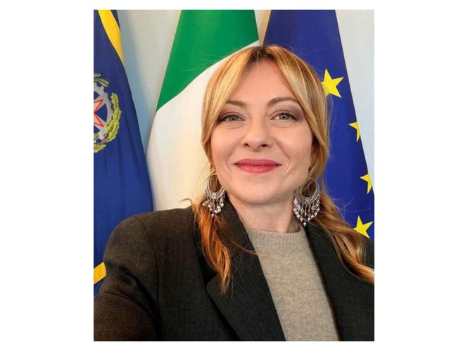 Image from: Giorgia Meloni's 'desi' jhumka selfie goes viral, wins hearts online