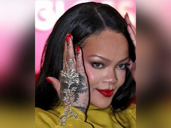 Image from: Rihanna says "shukriya" after asking how to say thank you in Hindi, gesture wins hearts online