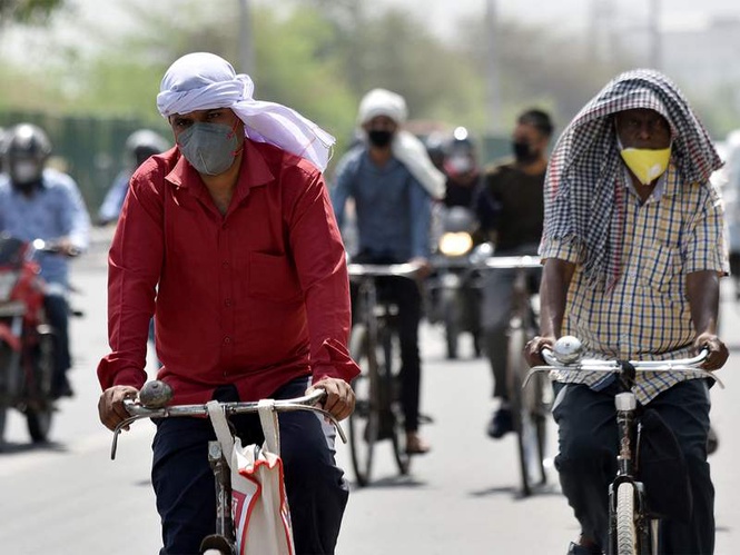 Image from: India reels under severe heatwave, Delhi records temperature of 44.5 degrees Celsius