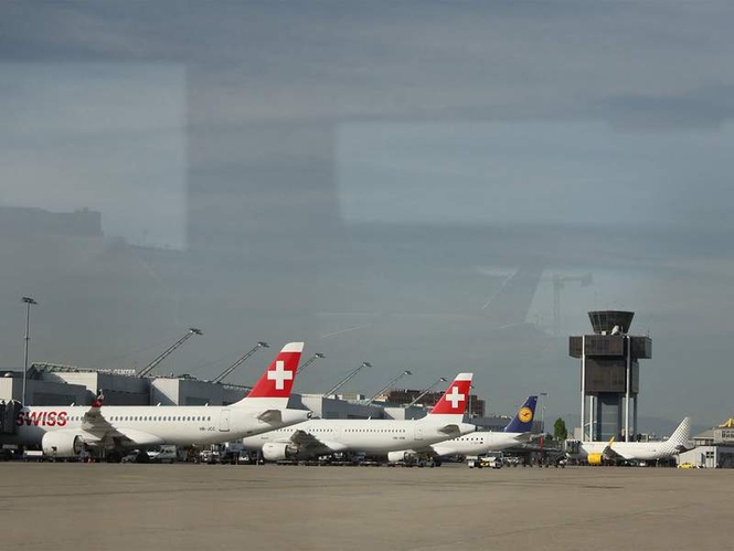 Image from: Swiss airplane catches fire during takeoff, Delhi airport declares emergency; 4 injured say sources