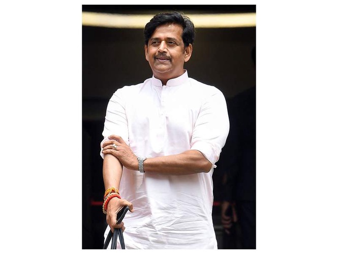 Image from: "Democracy cannot be suppressed with bombs and hooliganism," says Ravi Kishan during roadshow in Howrah