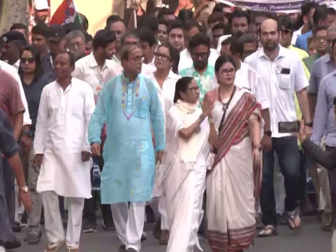 Image from: West Bengal Assembly polls: Mamata Banerjee holds padyatra in Bhabanipur constituency