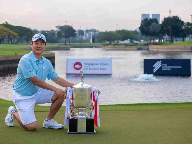 Image from: Korea's Jeongwoo Ham runaway champion; Gill and Bhullar best Indians at Singapore Open