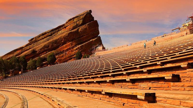 Image from: In the United States, this amphitheatre set in the heart of nature is one of the most beautiful place in the world (a paradise for music lovers)