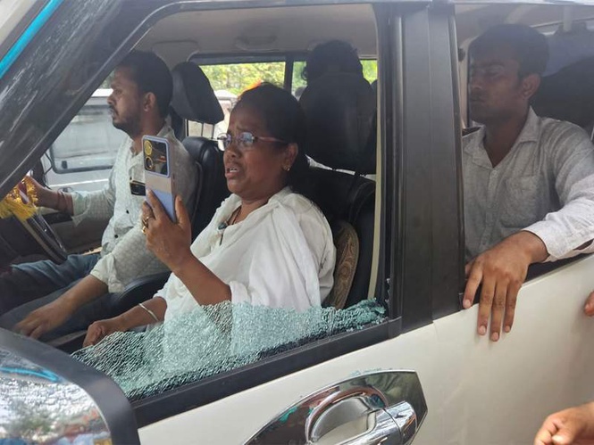 Image from: West Bengal polls: TMC MP Mitali Bag's convoy allegedly attacked in Arambagh