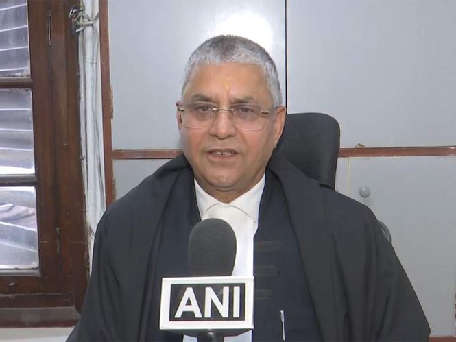 Image from: "He should not move such letters...": Former Uttarakhand HC Judge slams Kejriwal's stance over Delhi HC's recusal case verdict