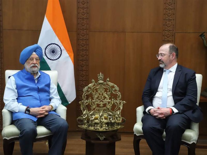 Image from: Hardeep Singh Puri meets S&P Global President Dave Ernsberger, hold talks on energy markets, supply chain stability