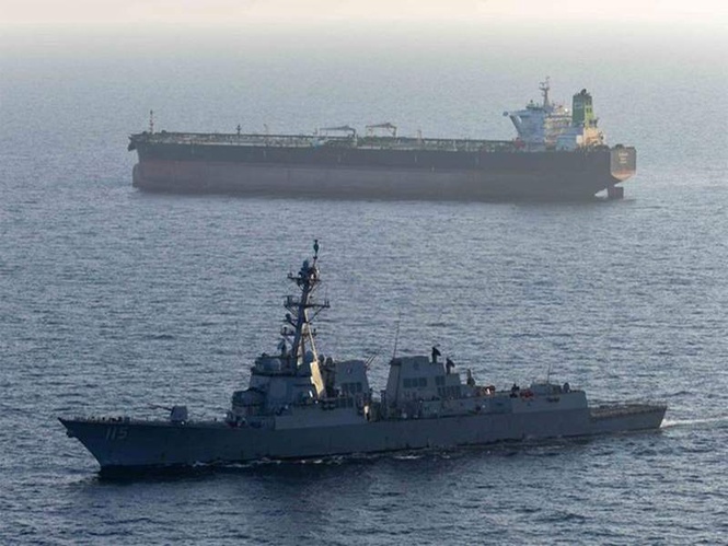 Image from: US guided-missile destroyer USS Rafael Peralta intercepts Iranian tanker M/T Stream