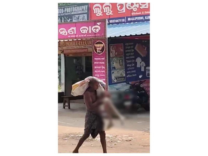 Image from: Odisha: Tribal man carries sister's skeleton to bank over withdrawal dispute in Keonjhar, officials offer help