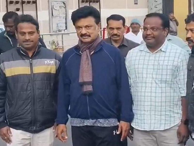 Image from: MK Stalin enjoys cycling around Kodaikanal's star-shaped lake, interacts with tourists and party workers
